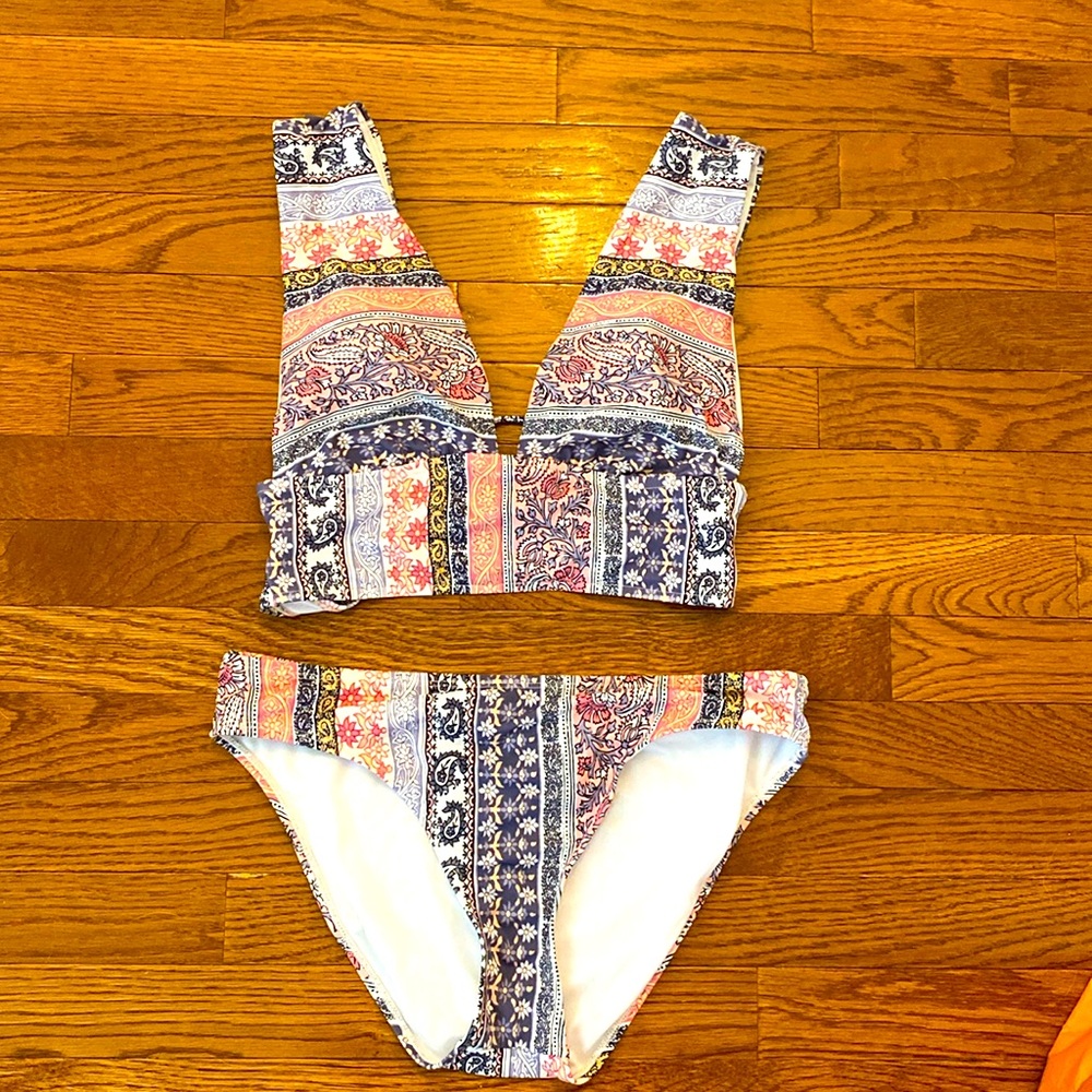 Like new true craft, bathing suit, large top and extra large bottom